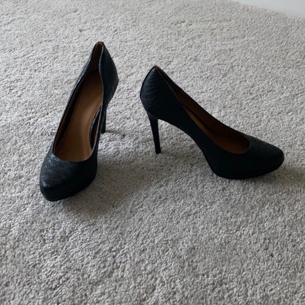4 inch MIA heels worn 2x - size 8.5 TTS